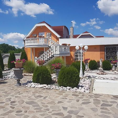 Villa Apartment Ruban Luaran gambar
