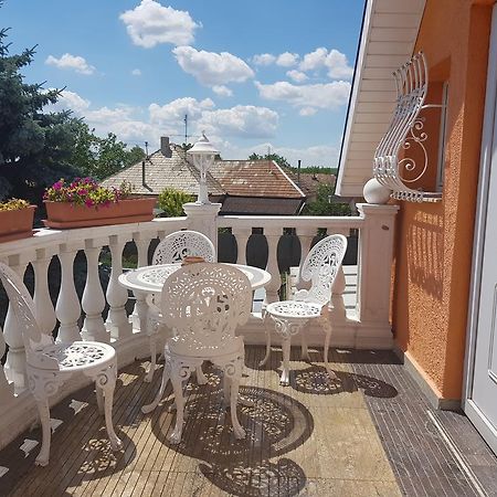 Villa Apartment Ruban Luaran gambar