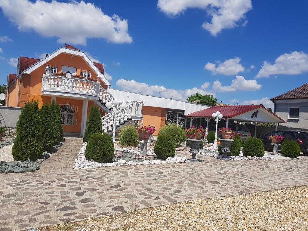Villa Apartment Ruban Luaran gambar