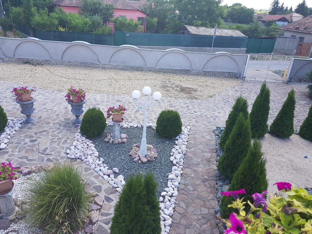 Villa Apartment Ruban Luaran gambar
